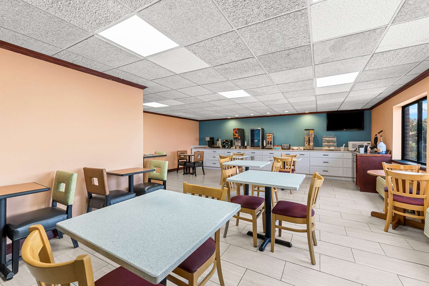 Americas Best Value Inn McMinnville 14/27