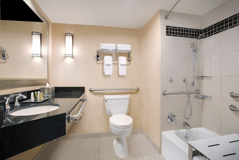 Hilton Chicago OHare Airport 82/82