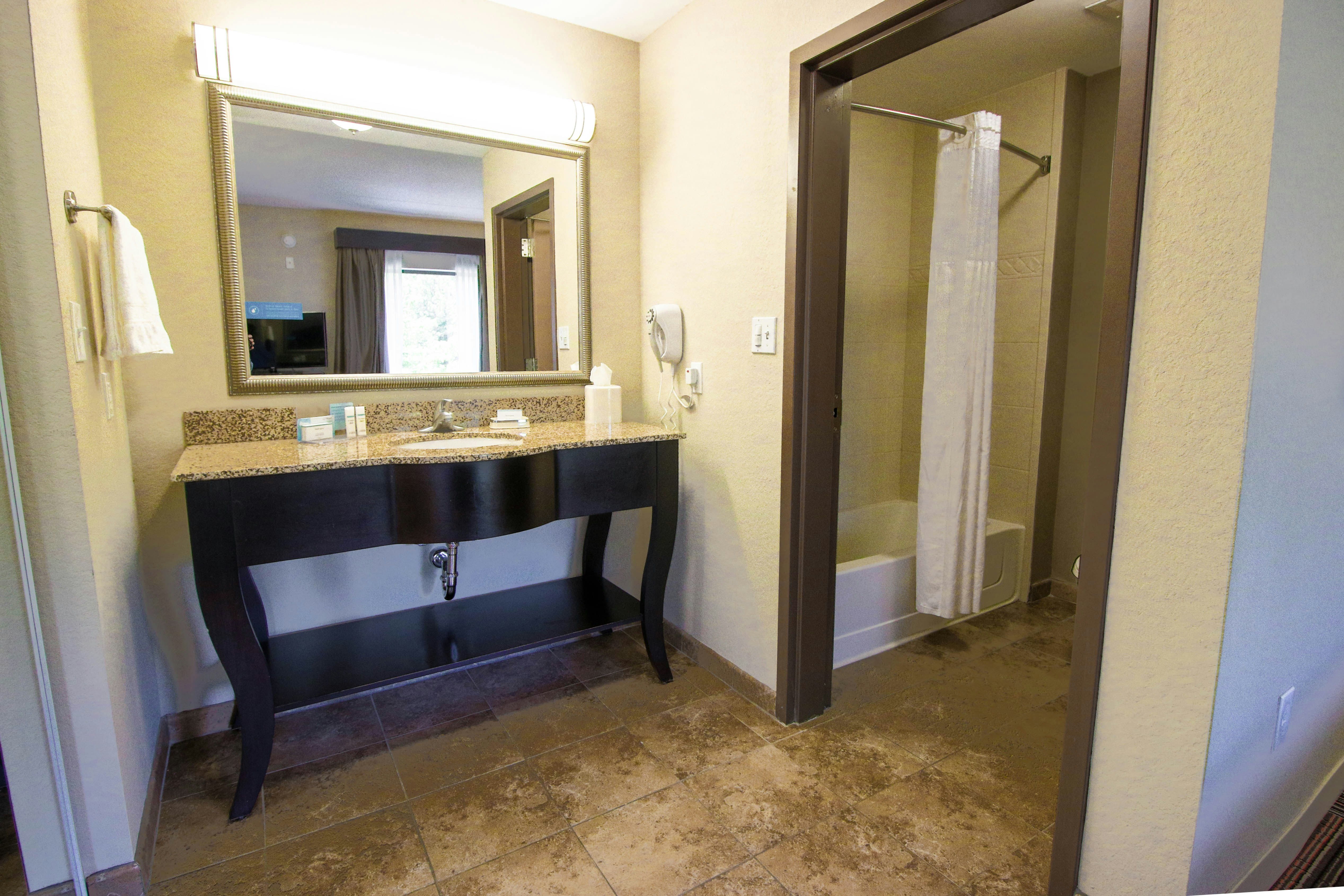 جناح بسريرين كوين لذوي الإعاقة، Hampton Inn And Suites Flowery Branch 5/5