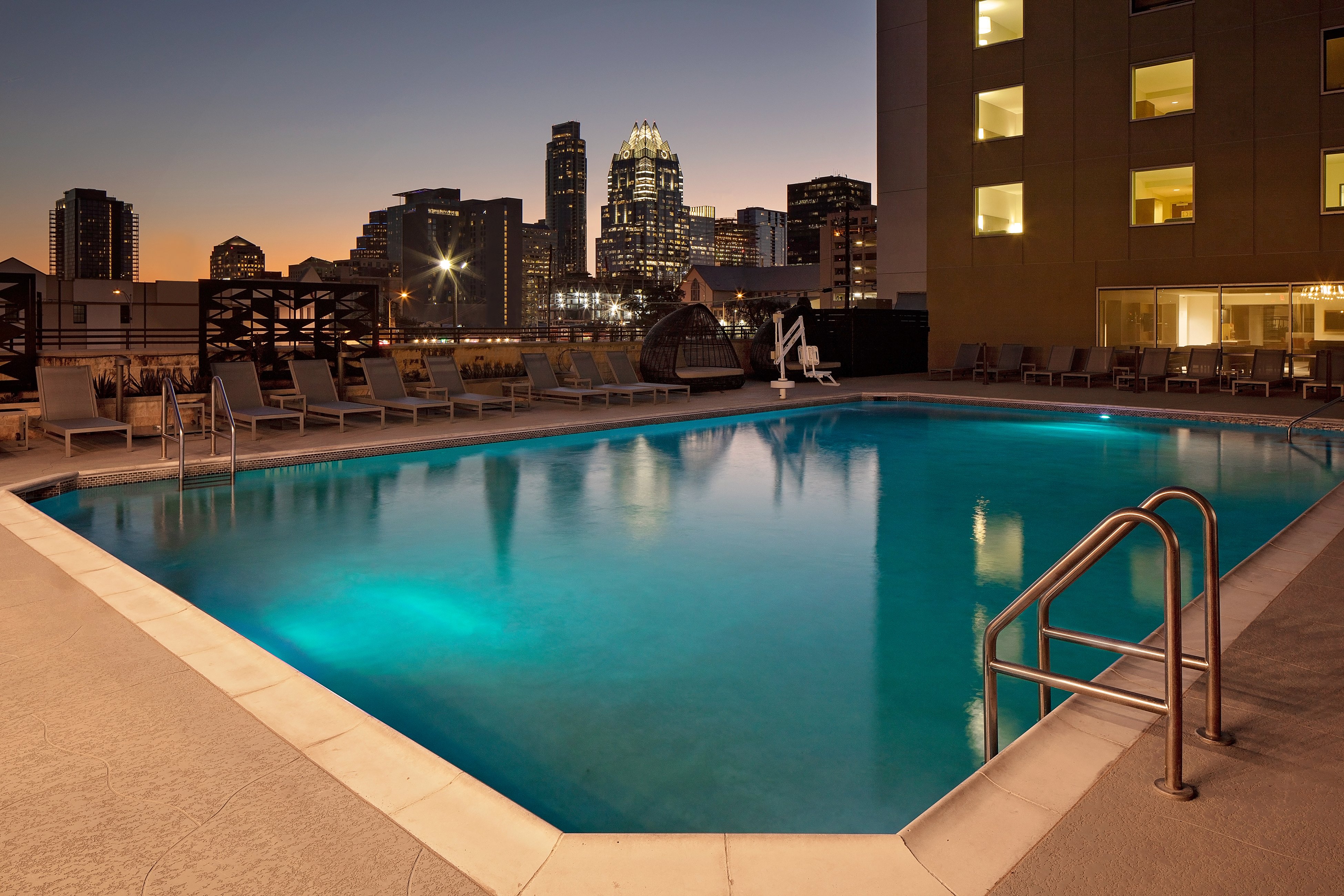 Holiday Inn Express and Suites Austin Downtown University 29/39