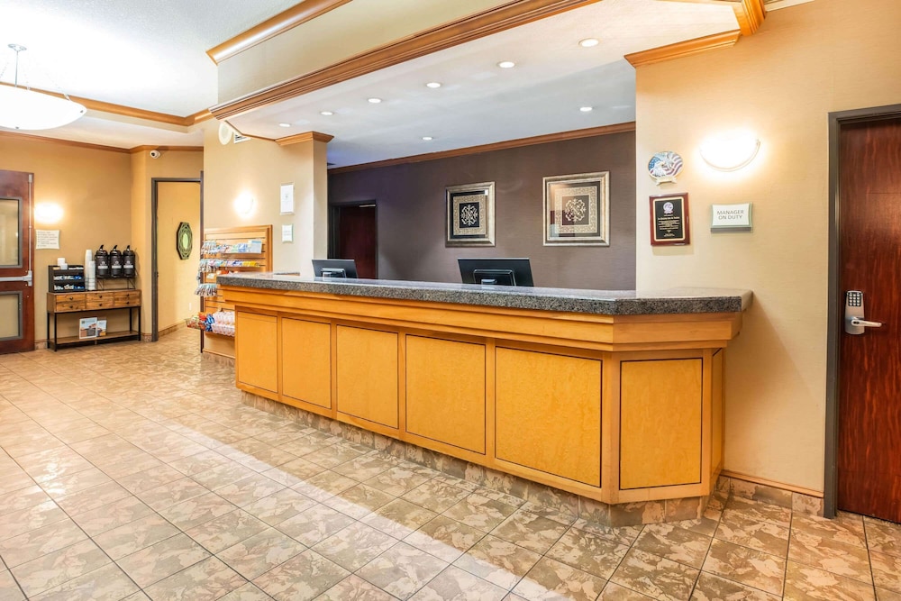 La Quinta Inn & Suites by Wyndham Portland Airport 8/43
