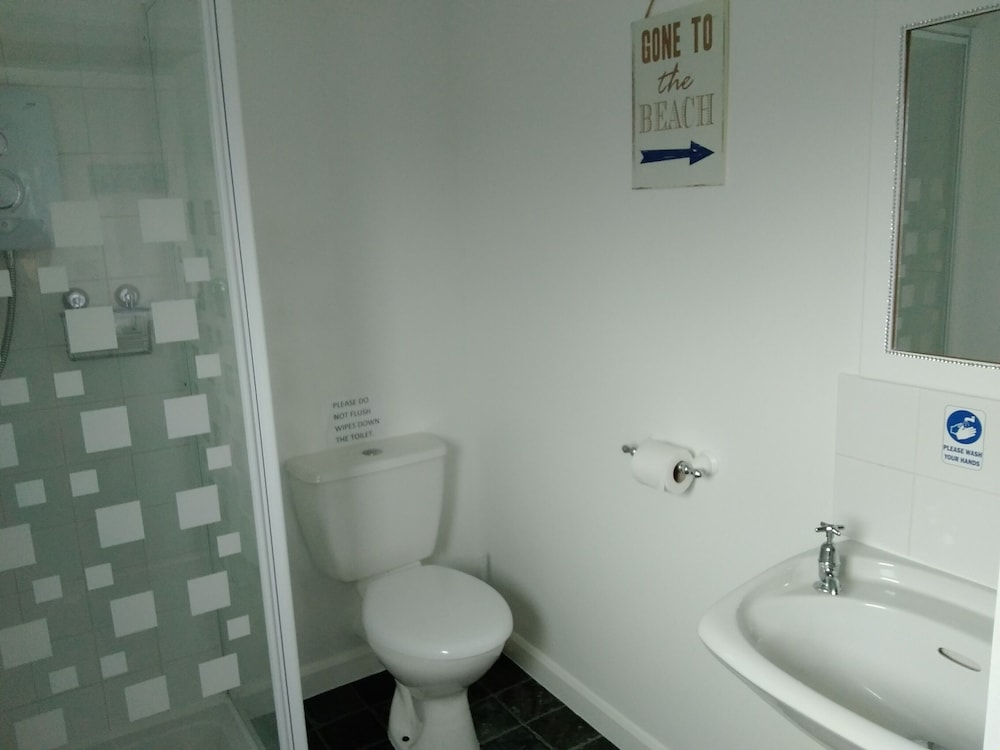 Whiteways Hotel 28/34