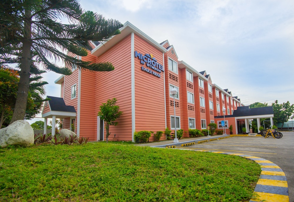 Microtel By Wyndham Eagle Ridge Cavite in General Trias