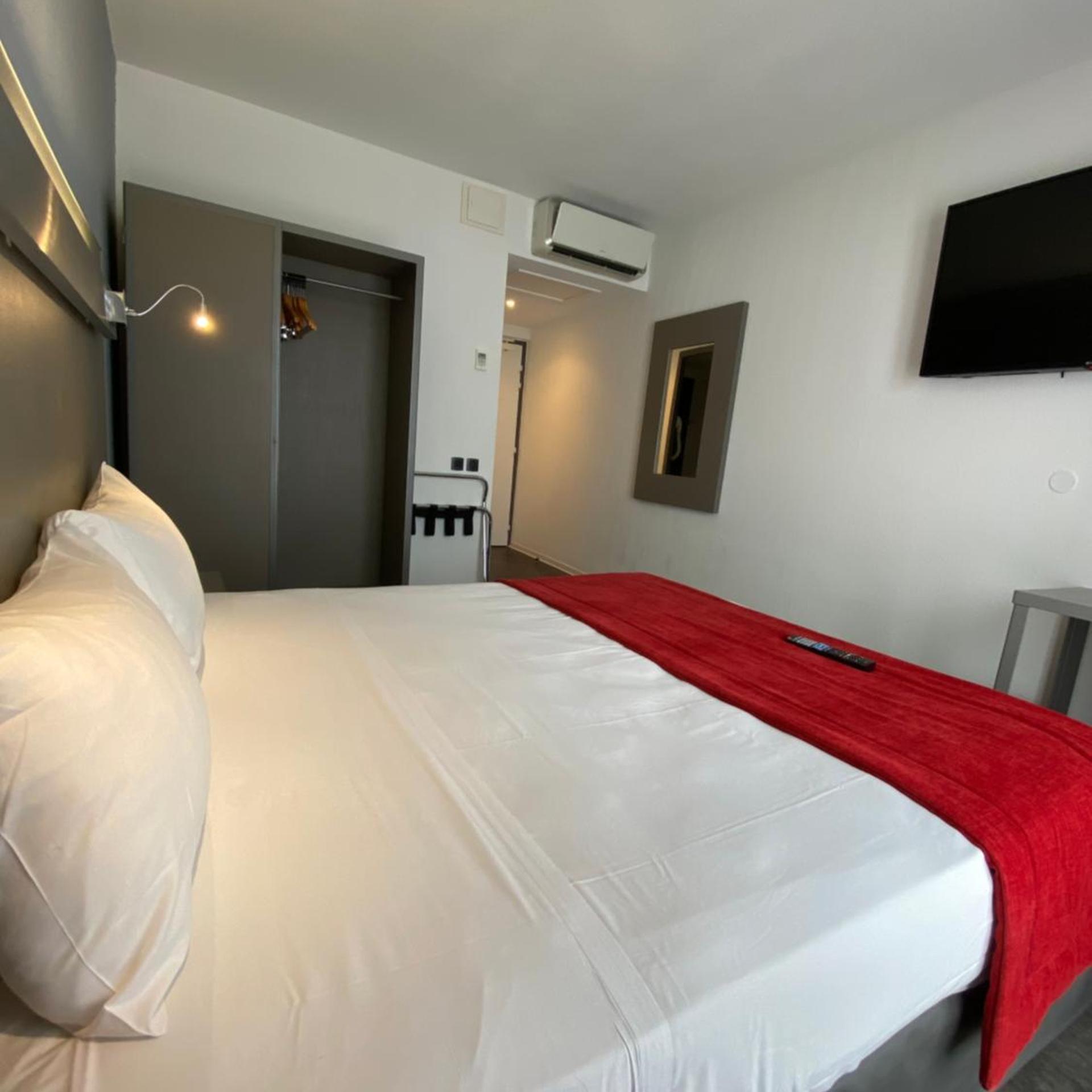 غرفة قياسية بسرير مزدوج، Hotel Les Domes - Perpignan Sud by Hosteletour 10/10