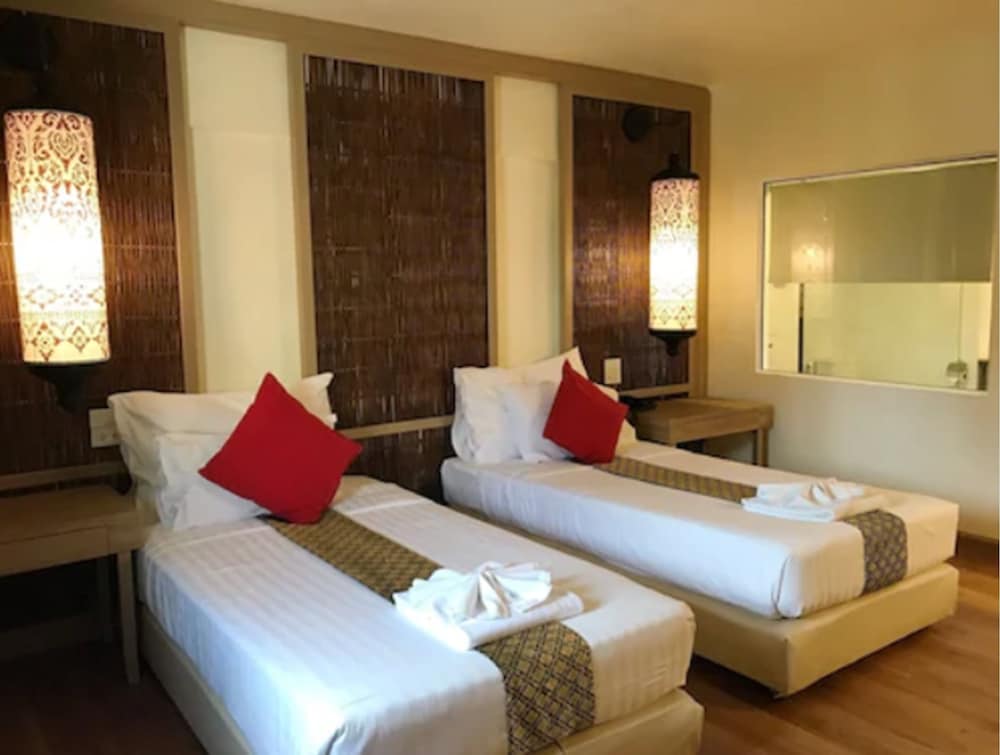 Nak Nakara Hotel 29/74
