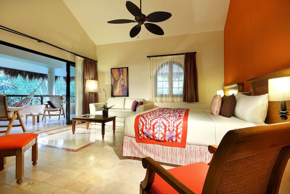 Romance, Suite, Villa, Single, King Bed, Pool Side