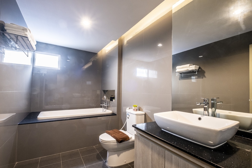 Sinsuvarn Airport Suite 67/67