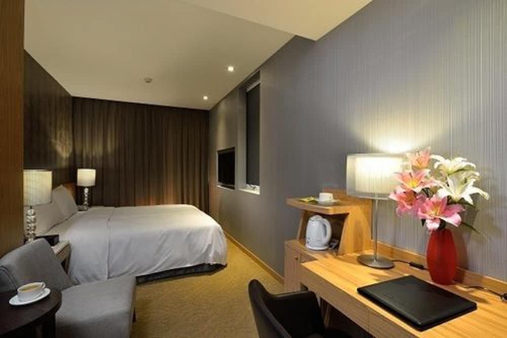 Friend Hotel Yoyo 25/67