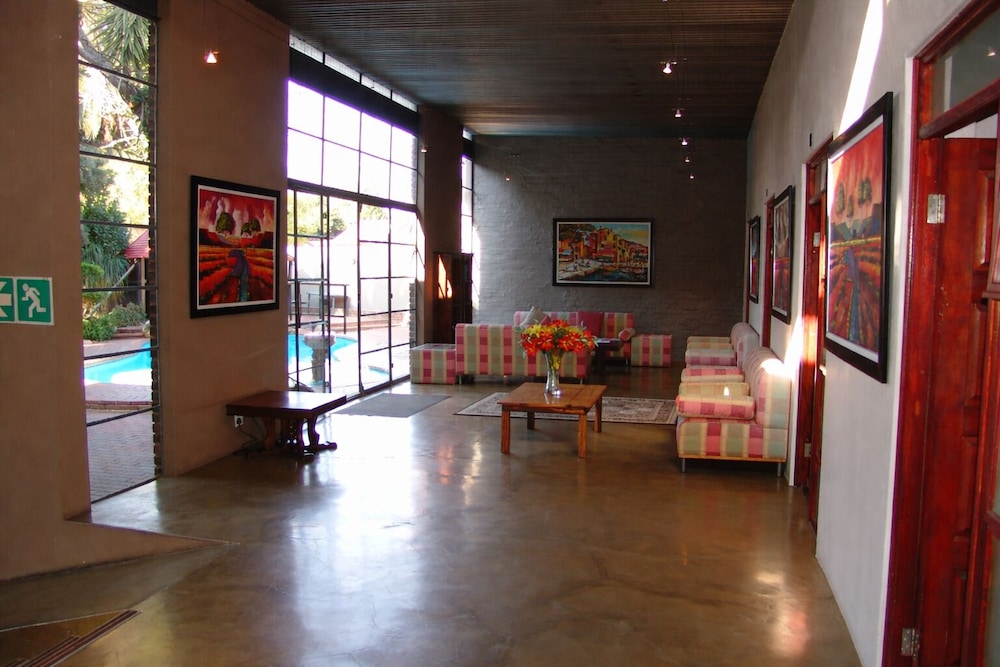 African Moon Corporate House 28/48