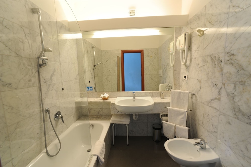 Hotel Excelsior Bay 16/50