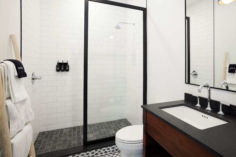 Woodstock Way Hotel 49/50