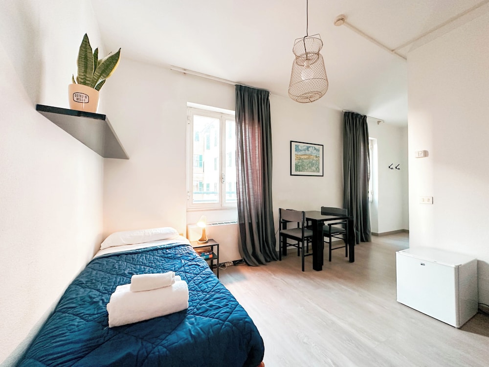 ROOM, SINGLE