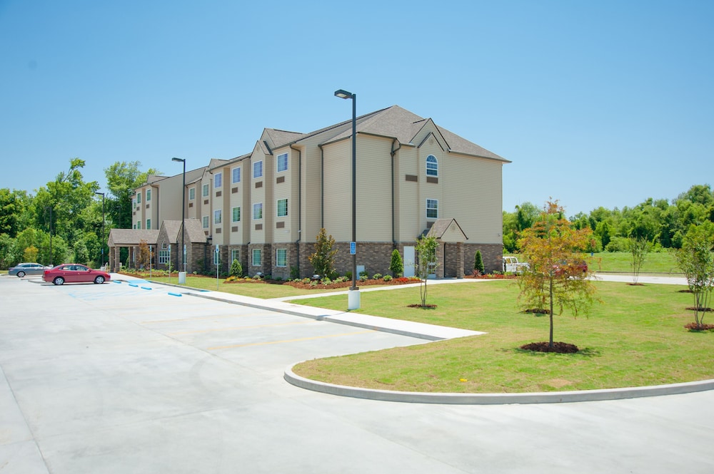 Microtel Inn & Suites by Wyndham Belle Chasse/New Orleans image