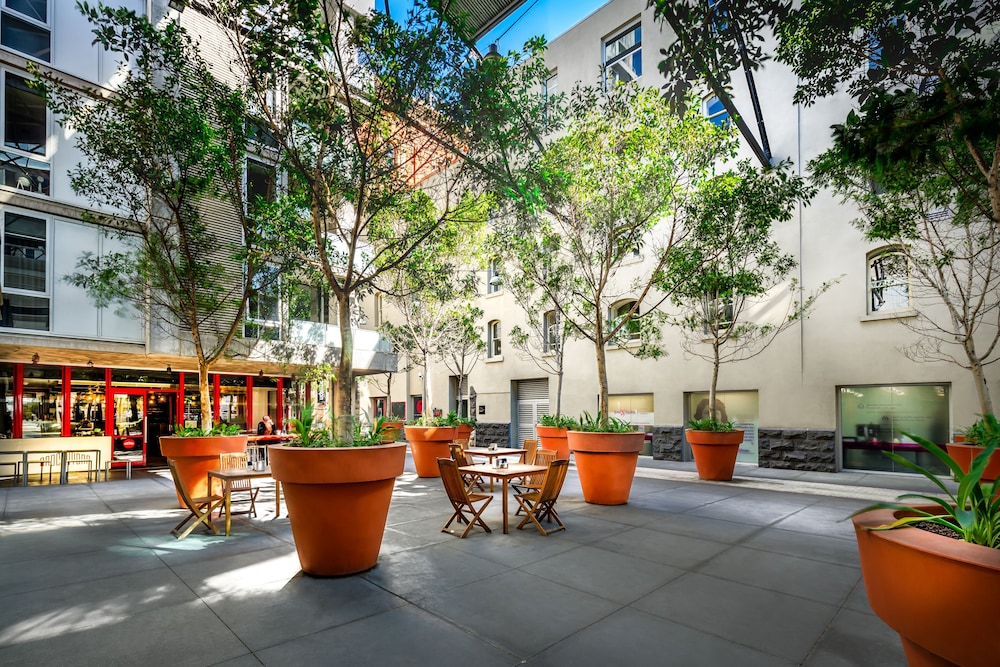 TRIBECA SERVICED APARTMENTS 33/47