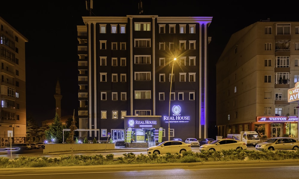 Real House Hotel 1/15