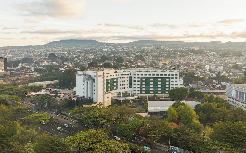 ARTOTEL Suites Aquila - Bandung 8/50