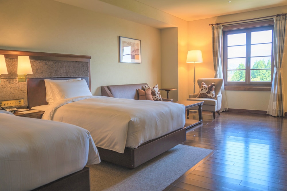 Deluxe, Lodge, Twin Beds, Mountain View