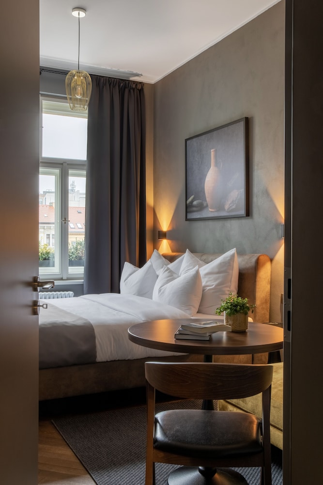 The Viaduct - Suites & More 26/60