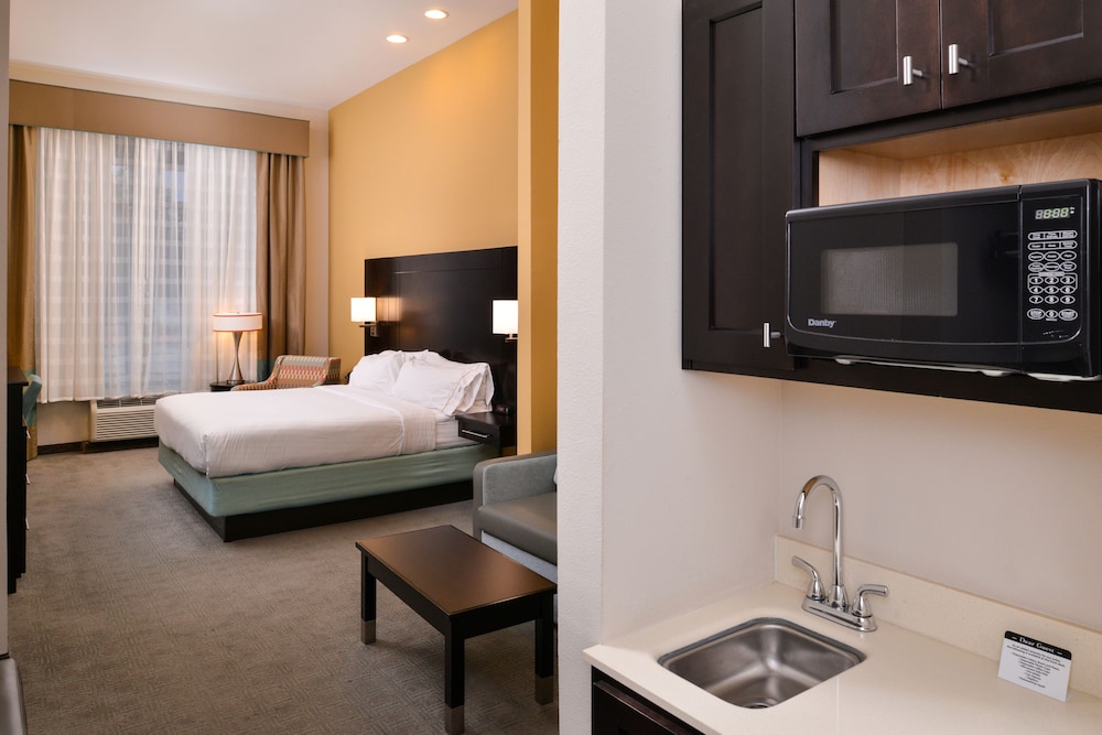 Holiday Inn Express And Suites Austin South 13/67