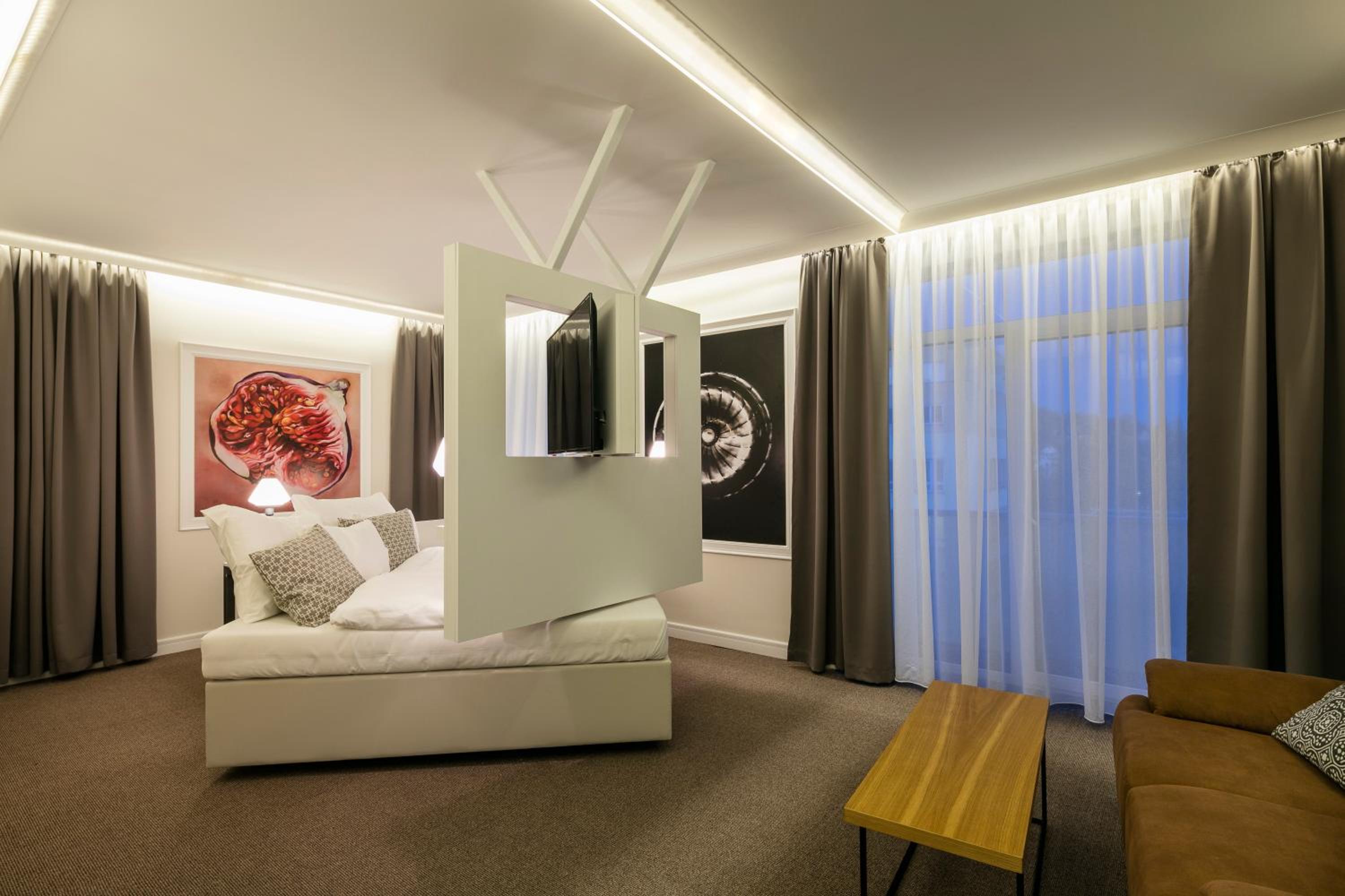 Design, Gallery, Premium, Double Bed, Hot Tub