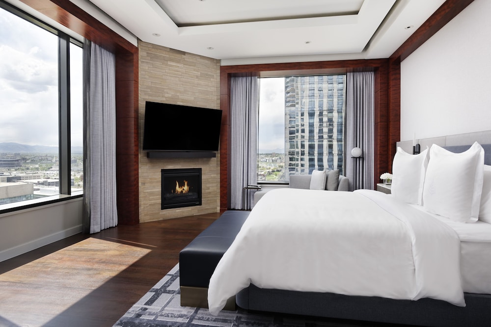 PREMIER, SUITE, KING BED