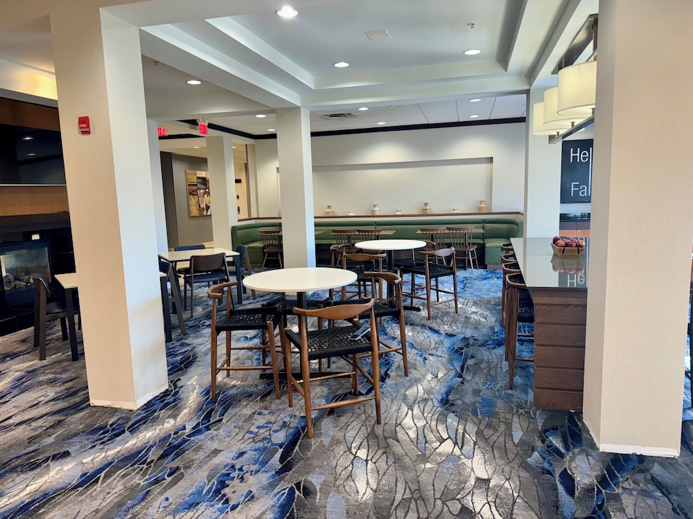 Fairfield Inn Suites By Marriott Louisville East 38/50