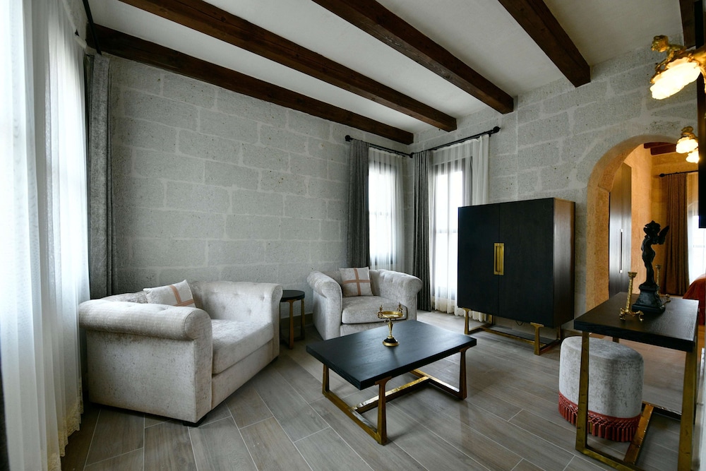 SIGNATURE, SUITE