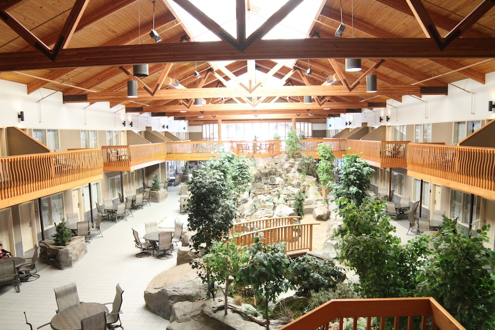 C Mon Inn Hotel Suites 42/46