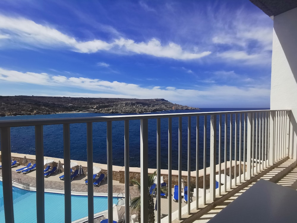 PARADISE BAY RESORT 56/80