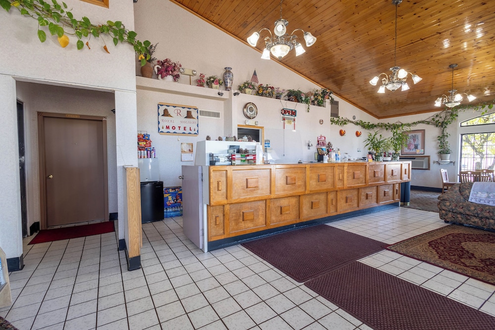 Royal Holiday Motel By Belvilla Gallup I-40 8/50