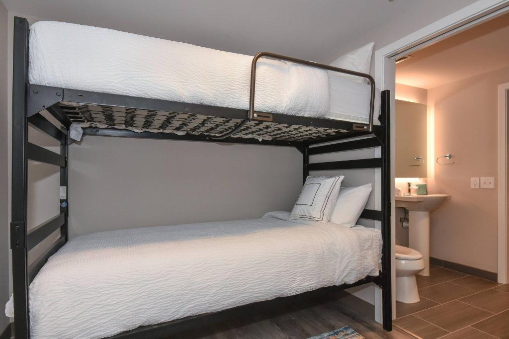 2 Bedrooms, Suite, Twin Beds, King Bed, Bunk Bed, Ocean Front