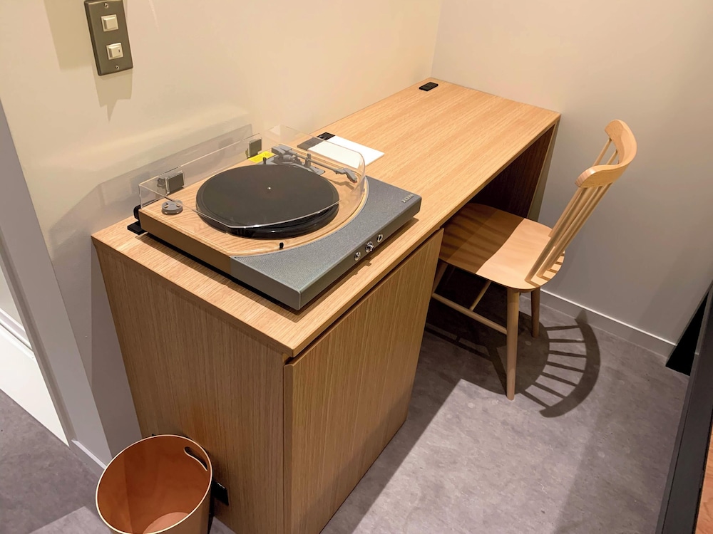 غرفة قياسية بسريرين منفصلين وسرير بطابقين، Mustard Hotel Shimokitazawa 3/3