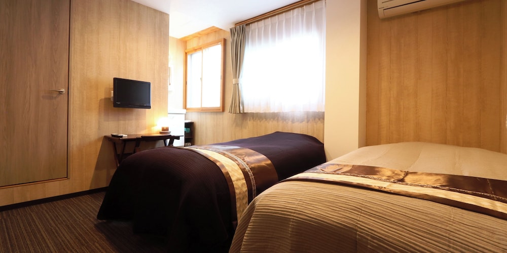 ROOM, TWIN BEDS