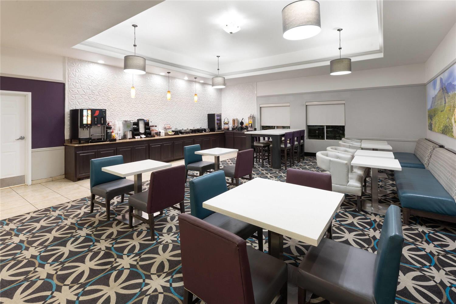 La Quinta Inn and Suites by Wyndham Brownwood 28/37