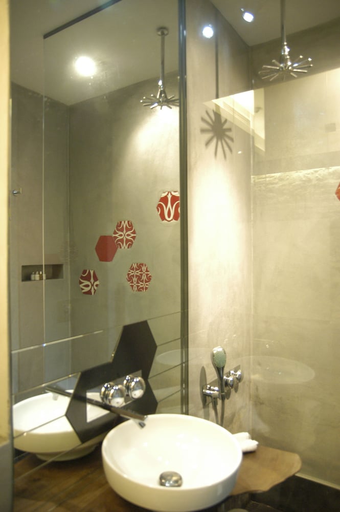 GUMUSYAN HOTEL 30/31