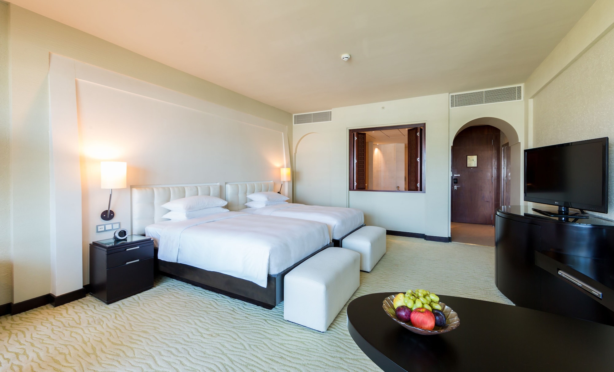 ROOM, TWIN BEDS