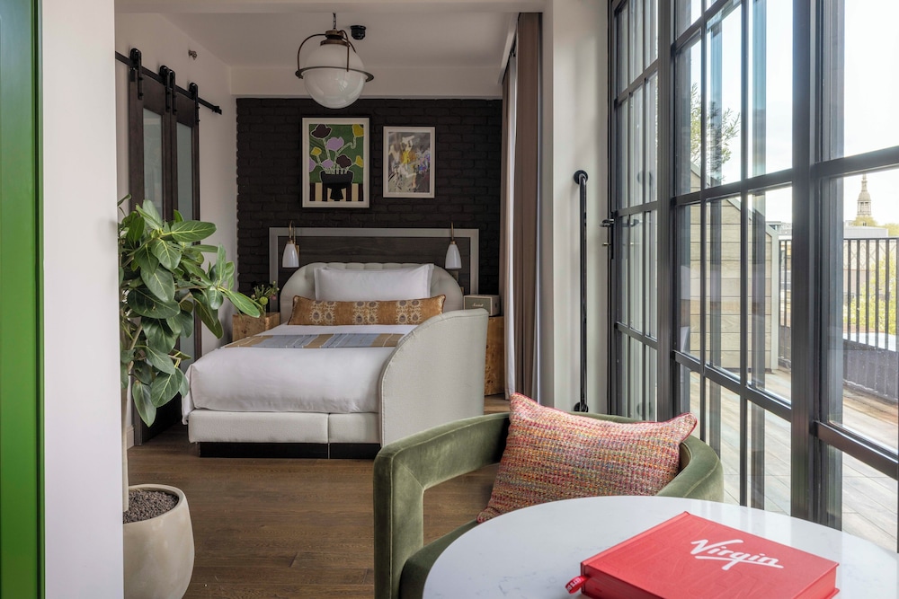 GRAND, QUEEN BED, TERRACE