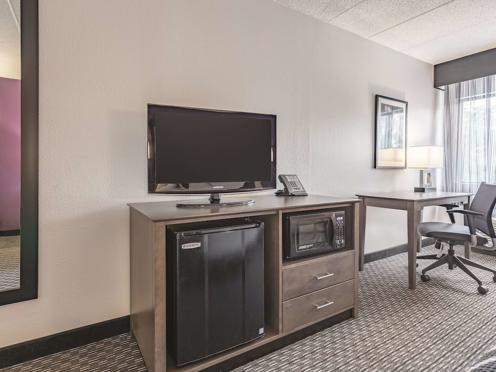 La Quinta Inn And Suites By Wyndham Salem Nh 28/42