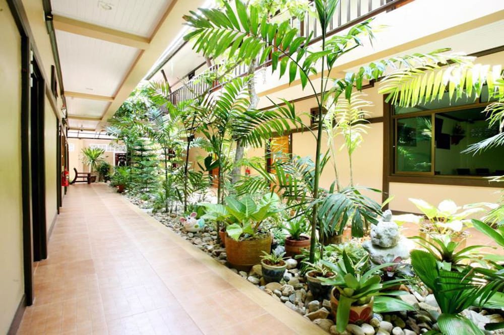 Baan Na Khon Hotel 18/30