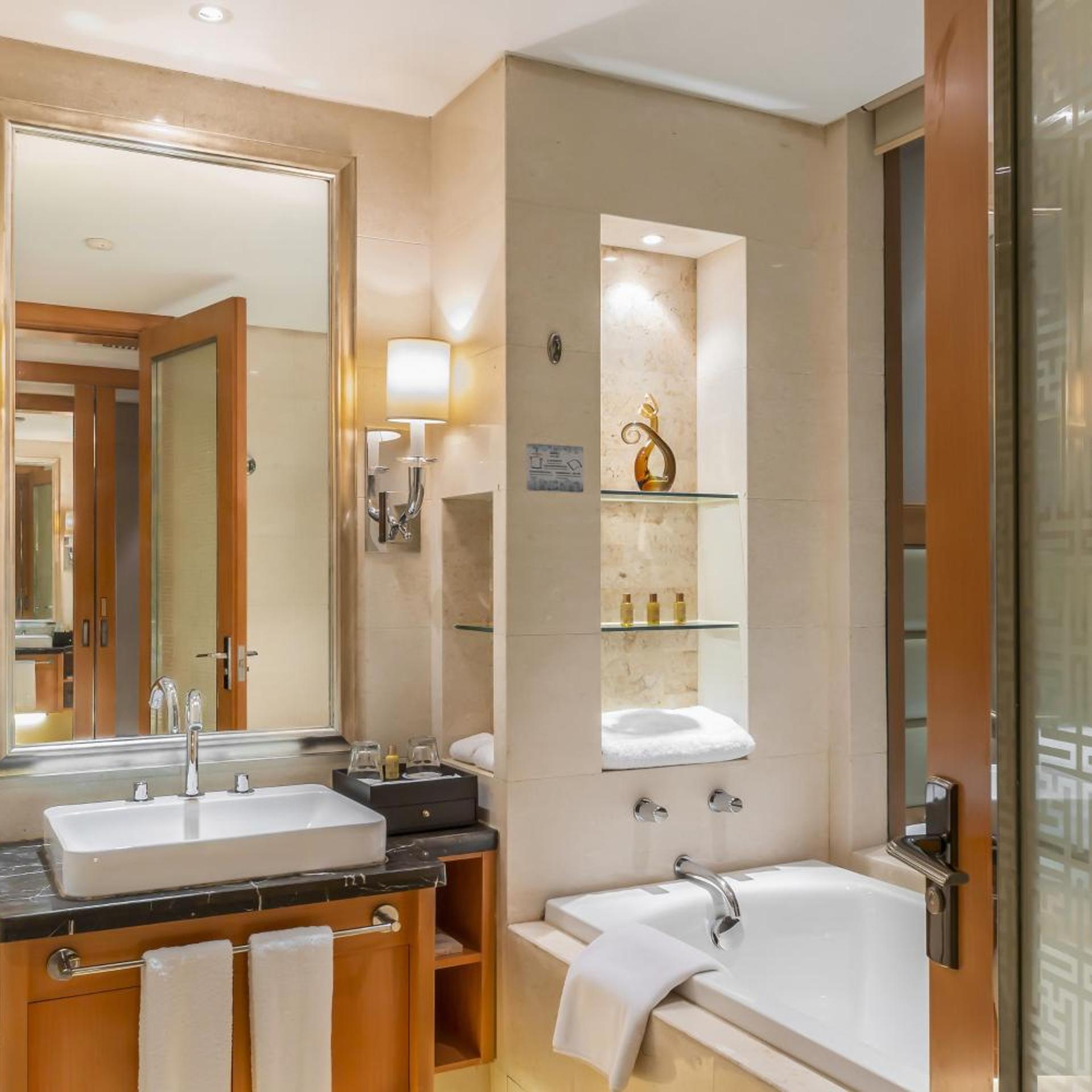 Wyndham Xinyang Downtown 52/59