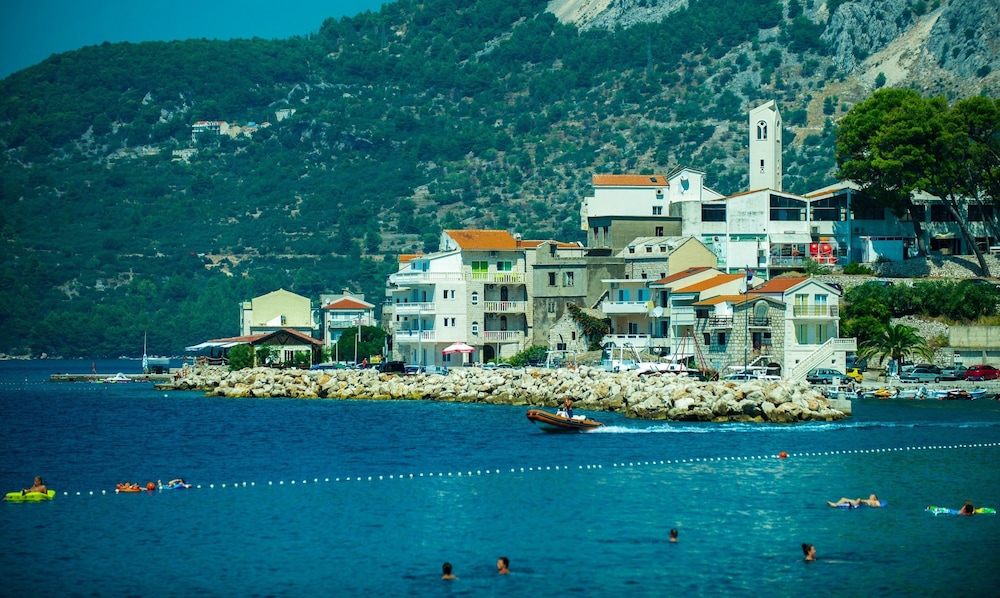 Beach Hotel Croatia 38/50