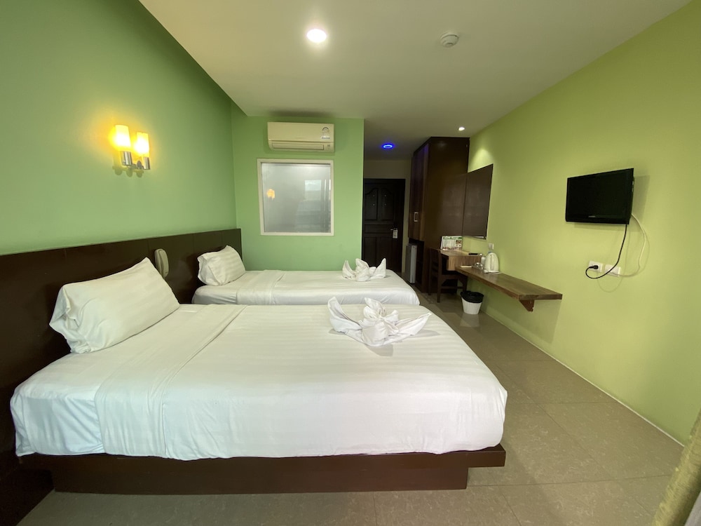 77 Patong Hotel & Spa 15/50