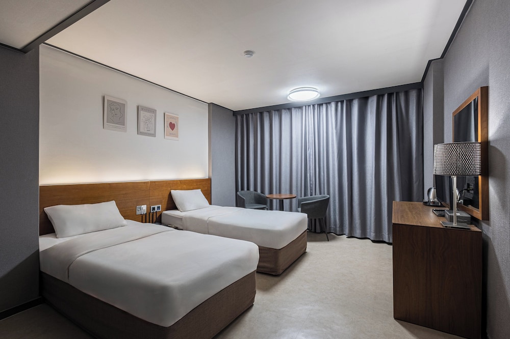 (AIR) Superior Twin, Insadong Crown Hotel 5/10