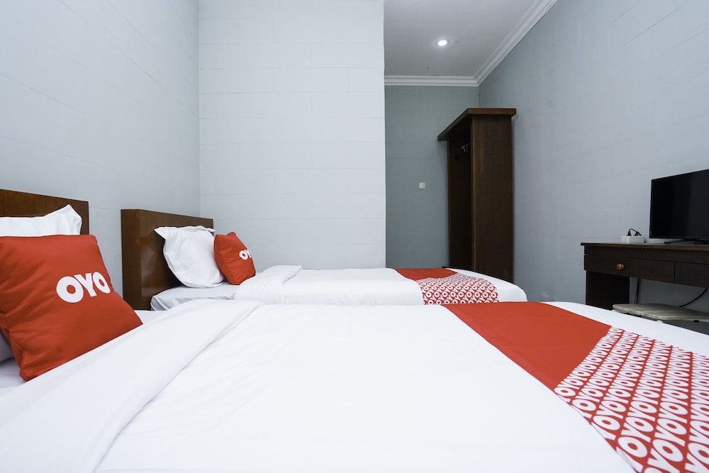 OYO 2493 Lotus Hotel Syariah 14/39