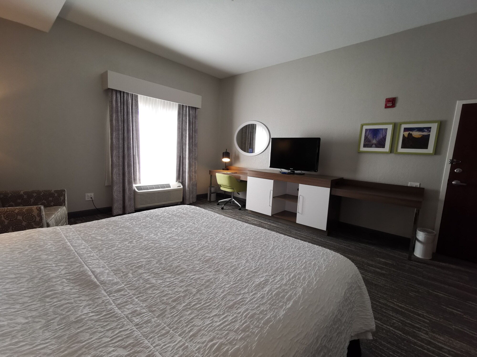 SUITE, KING BED, ACCESSIBLE