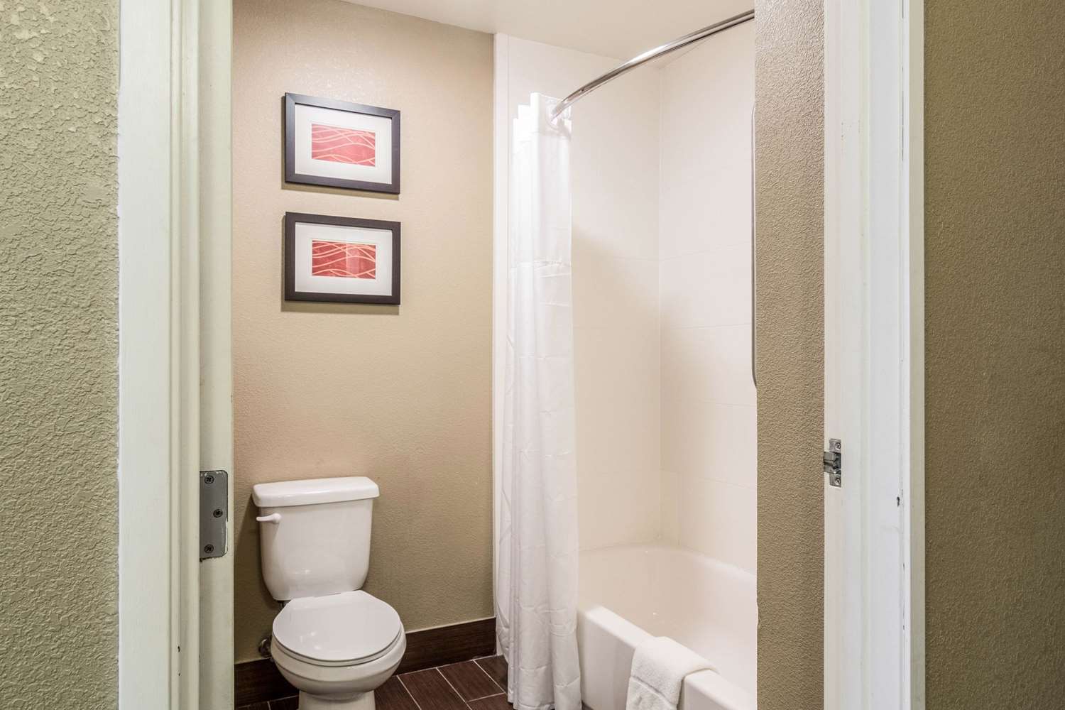 Quality Inn & Suites Salem near I-57 12/13