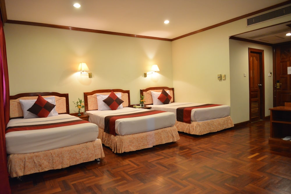 ANGKOR HOTEL 10/36