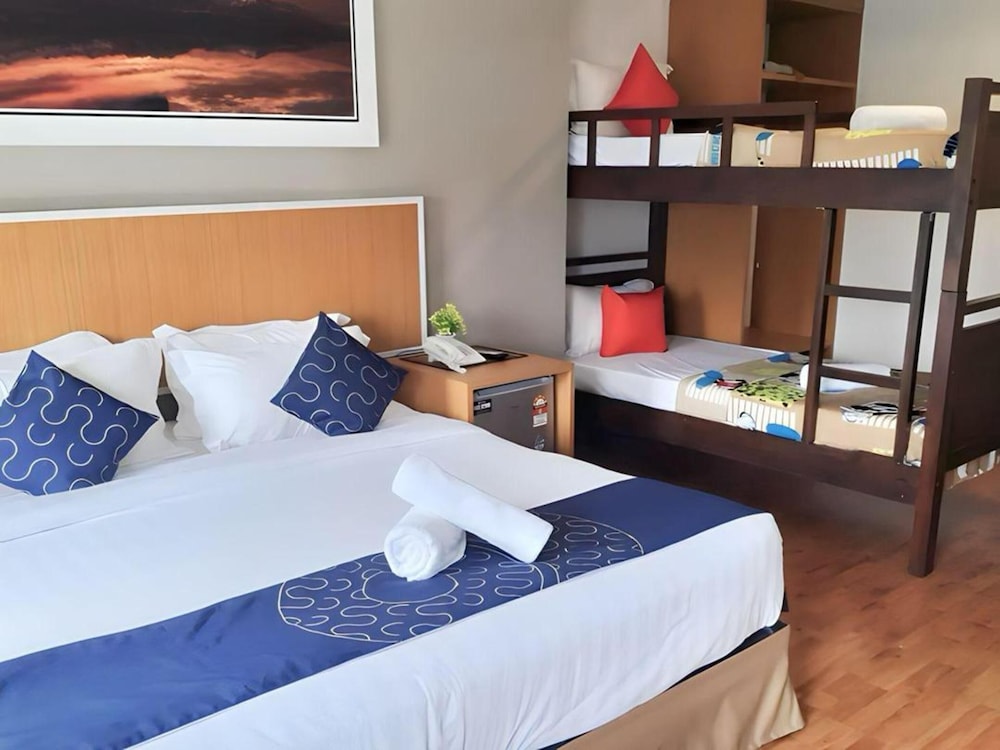 Executive, Family, 2 Double Beds, City View