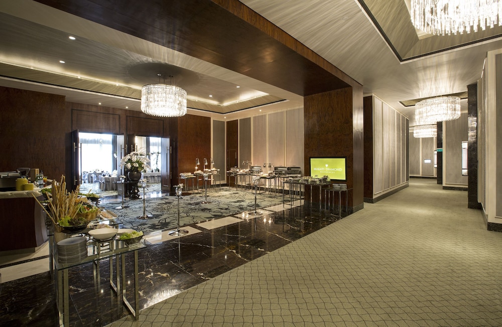Makati Diamond Residences 25/42