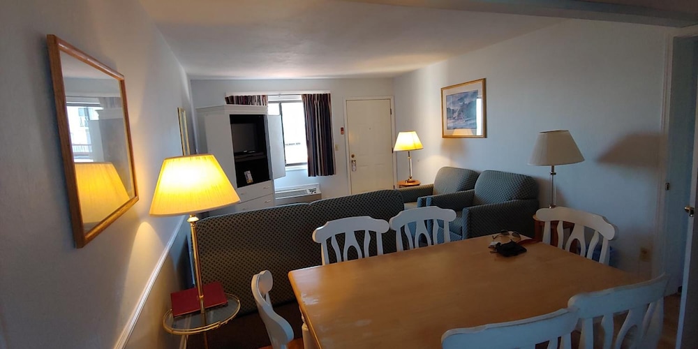 Sunrise Beach Motel 33/47